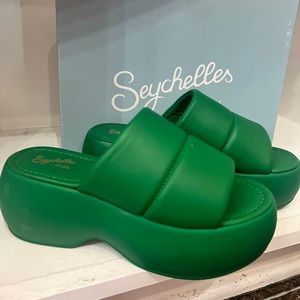 Seychelles Sorry Bout It sandal- Green leather. Made in Italy